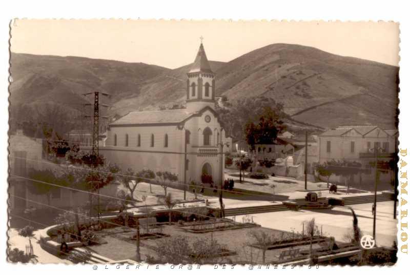 26 Bou Sfer la place et l eglise 2.JPG